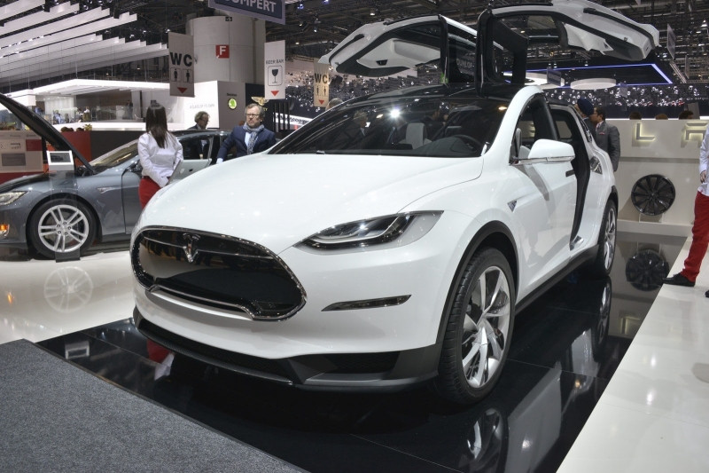 Tesla Model X - 140.000 USD
