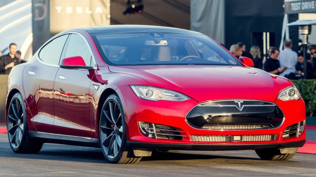 Tesla Model S - 115.000 USD