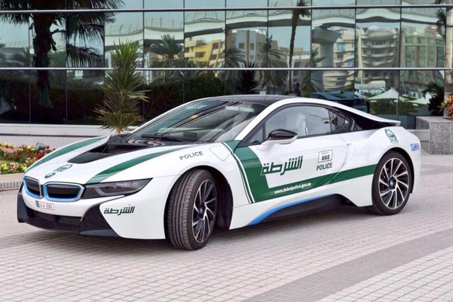 Siêu xe BMW i8 của cảnh sát Dubai