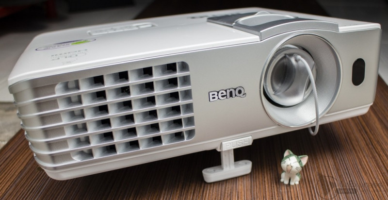 Máy chiếu BenQ W1070