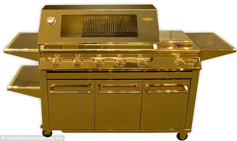Gold Beefeater Barbecue Grill (bếp nướng thịt bò bằng vàng)