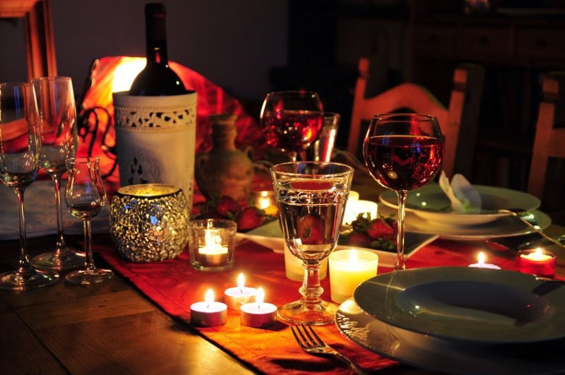 Một bữa tối lãng mạn do chính tay bạn chuẩn bị sẽ làm đối phương vô cùng cảm động
