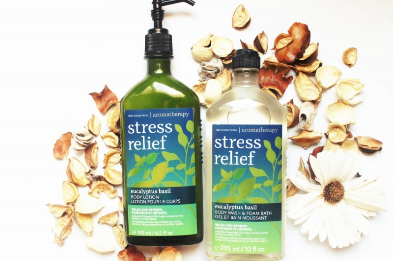 Sữa dưỡng thể Bath & Body Work dòng Aromatherapy Stress Relief (300.000 VNĐ/chai 192ml)
