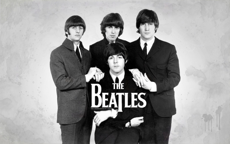 The Beatles được thành lập vào năm 1960 với thành viên là bốn chàng trai trẻ trong độ tuổi từ 17 - 19