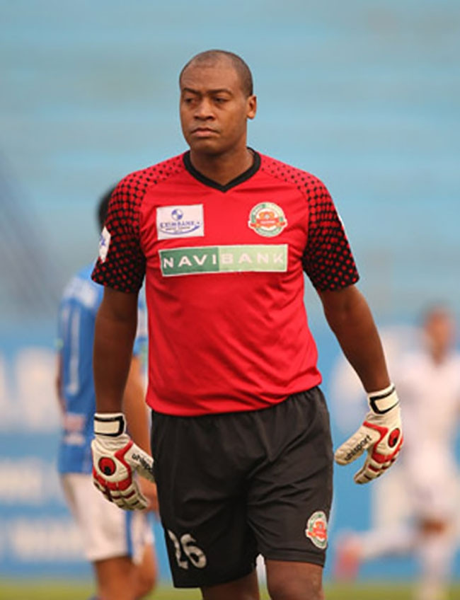 Santos từng là thủ môn xuất sắc nhất V-League.