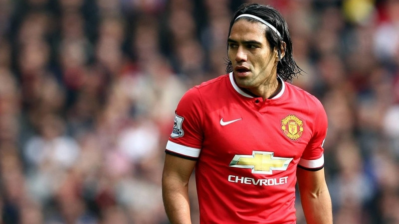 Falcao gây bất ngờ khi đầu quân cho Manchester United