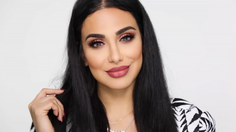 Huda Kattan là một Beauty Vlogger rất nổi tiếng người Dubai