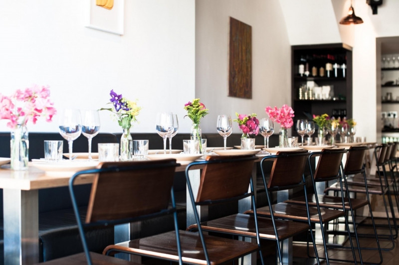 Không gian nhà hàng Artusi được trang trí đơn giản và thanh lịch