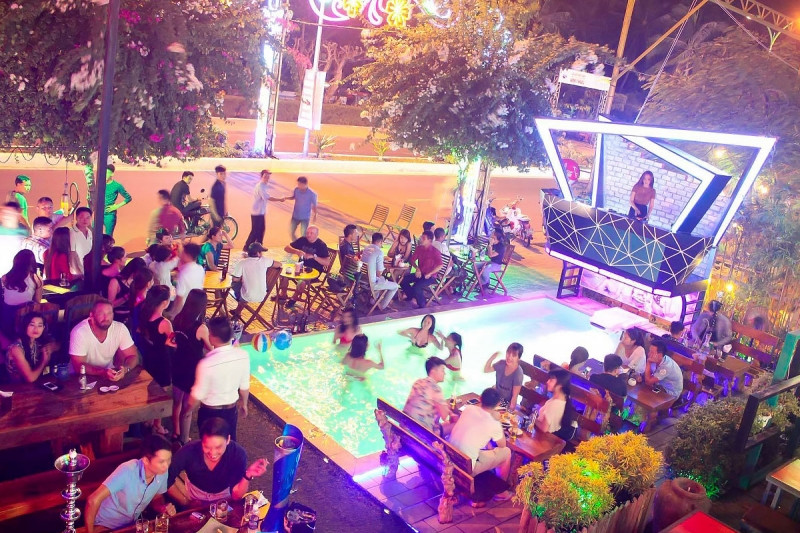 Pool pub Nha Trang