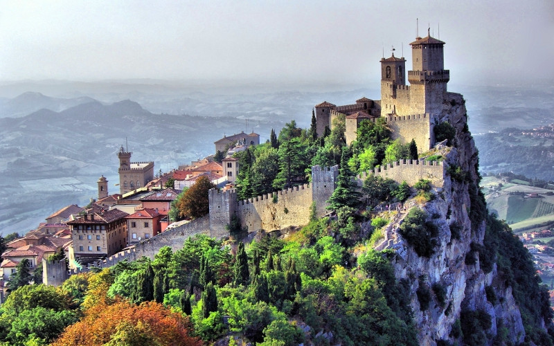 GDP/người/năm của San Marino là 57.700 USD