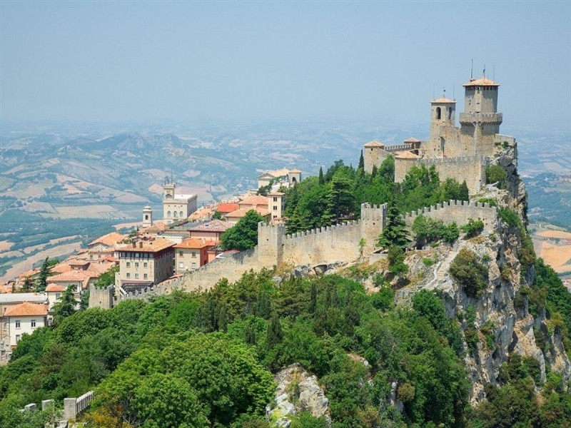 San Marino là đất nước duy nhất với số lượng xe hơn số dân cư