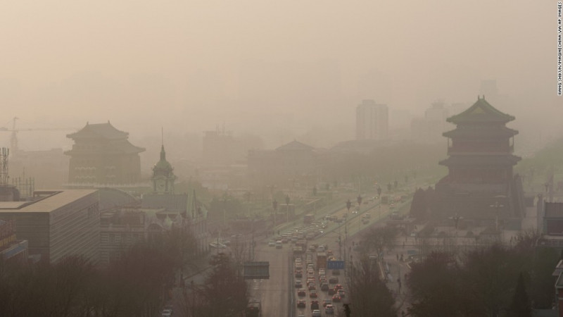 Thành phố Bắc Kinh chìm trong biển khói độc.