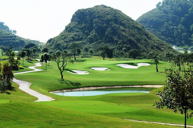 Sân golf Hoàng Gia tại Ninh Bình còn được biết đến với cái tên khác là Royal Golf Club