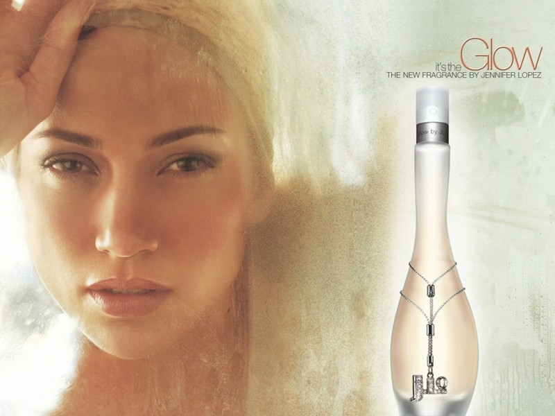 Ảnh chụp quảng cáo cho Glow của Jennifer Lopez