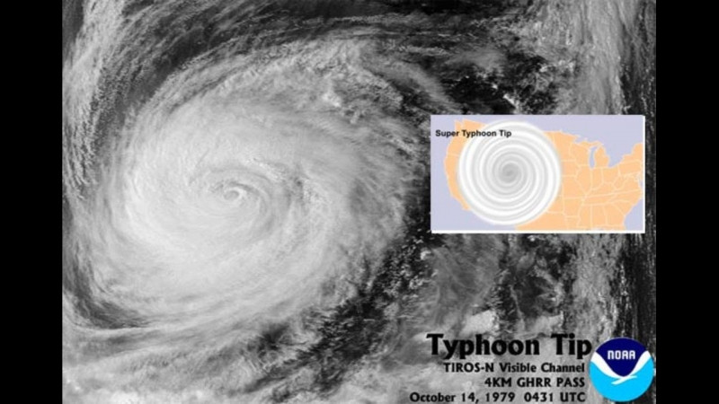 Hình ảnh của cơn bão Tip năm 1979.