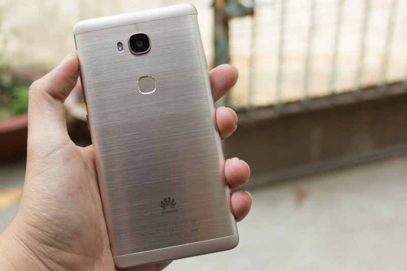 Thiết kế nhôm nguyên khối cùng cảm biến vân tay là điểm cộng lớn nhất cho Huawei GR5