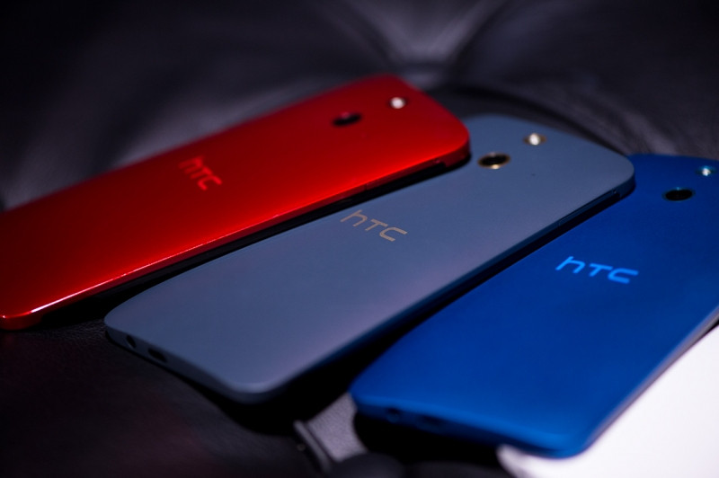 Thiết kế khá ấn tượng với mặt lưng bằng nhựa cao cấp cảu HTC One E8 2 SIM