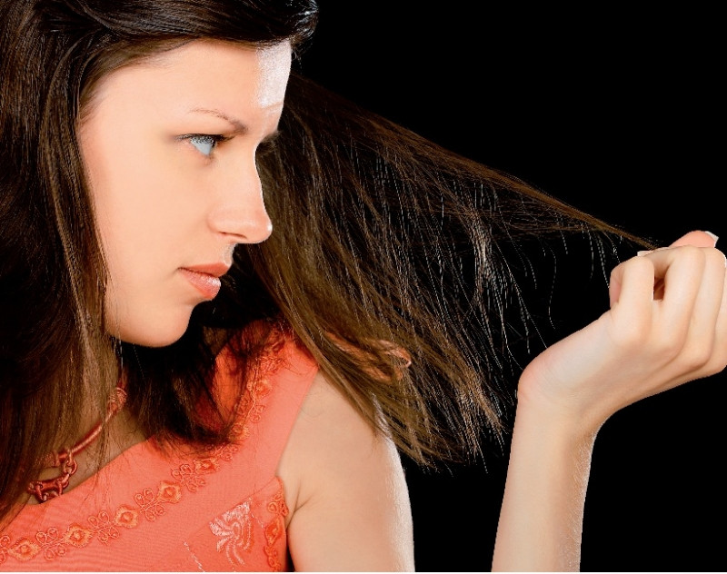 Dùng quá nhiều tinh dầu dưỡng cũng khiến tóc hư tổn