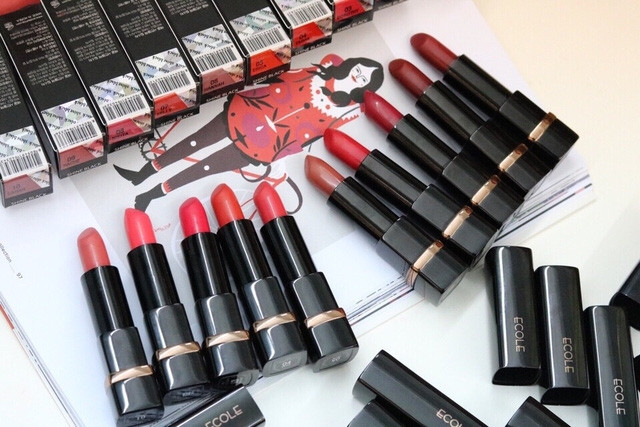 Ecole Shine Black Lipstick - Nguồn: Sưu tầm