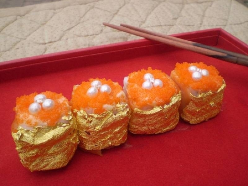 Món Sushi kim cương và vàng lá có giá 1978 USD