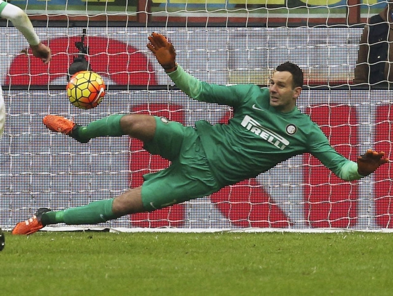 Handanovic cản phá 11m rất tốt