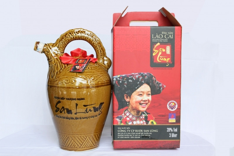 Rượu San Lùng là thương hiệu rượu truyền thống nổi tiếng, đặc sản của người Dao đỏ