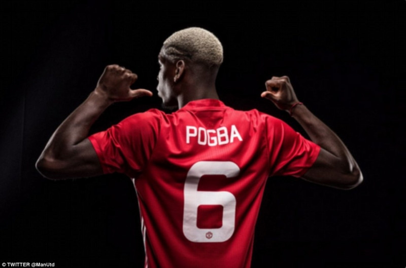 Pogba khoác áo số 6 ở Manchester United