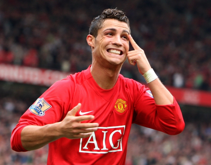 Ronaldo làm rạng danh chiếc áo số 7 huyền thoại của MU