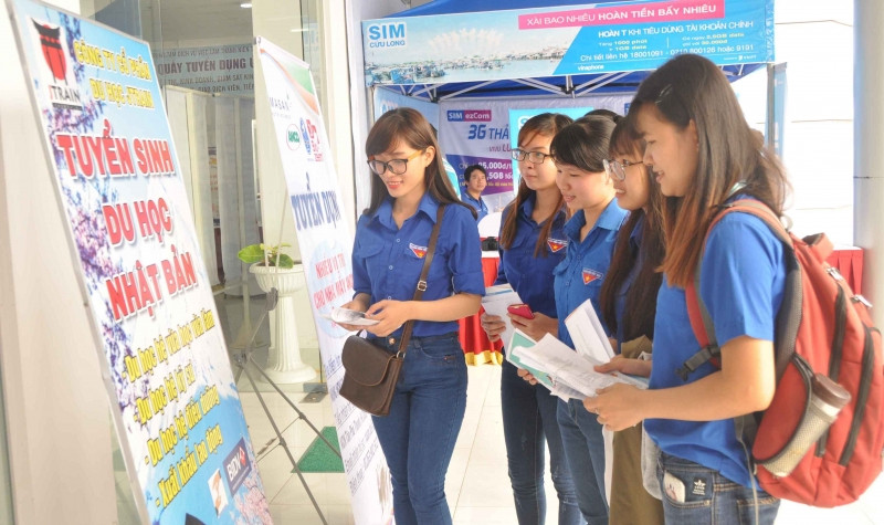 Hàng ngàn bạn trẻ tham gia Ngày hội việc làm thanh niên thành phố Cần Thơ, lần 2 năm 2016