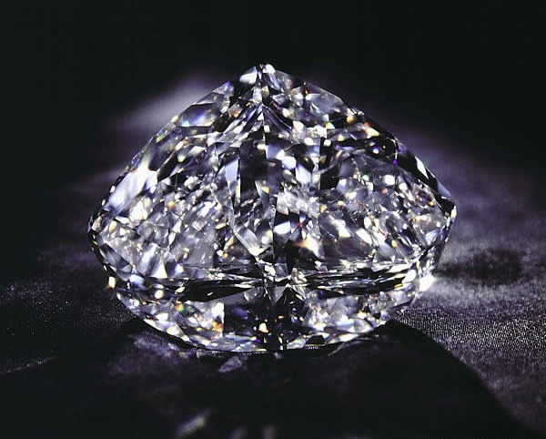 Viên kim cương De Beers Centenary Diamond trị giá 100 triệu $