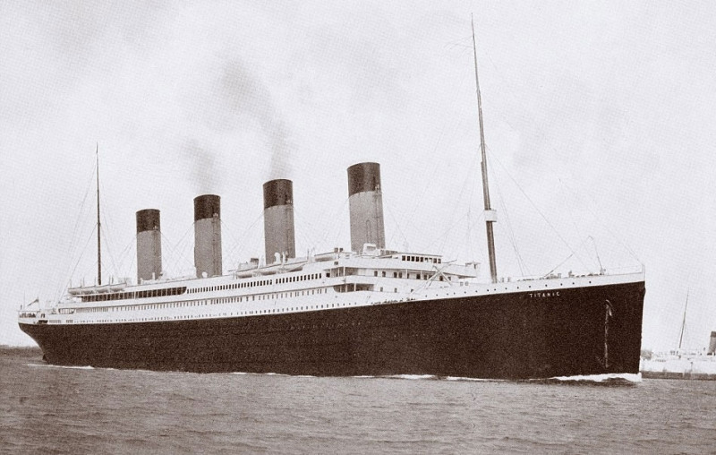 Ảnh chụp trước khi con tàu Titanic đâm vào tảng băng trôi
