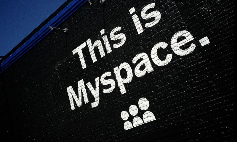 Myspace đã bị Facebook vượt mặt vào năm 2008 và tuột dốc cho đến nay