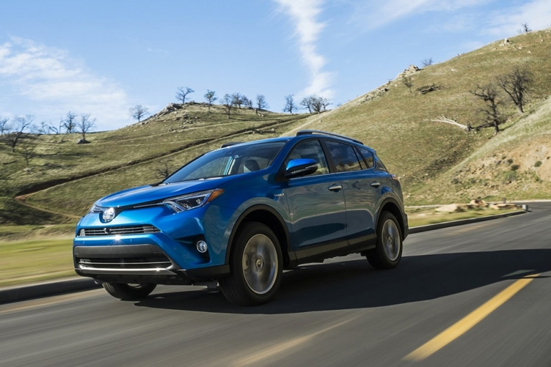 Toyota RAV 4 được yêu thích nhờ động cơ hybrid