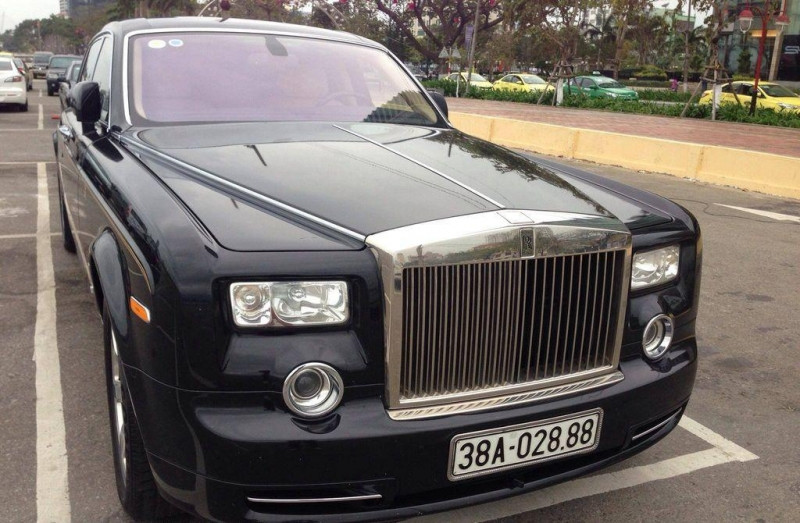 Xe Rolls Royce phantom phiên bản năm rồng có giá 1,2 triệu USD