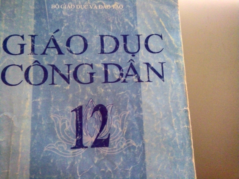 Học kĩ và sâu nội dung trong sách giáo khoa là yêu cầu bắt buộc