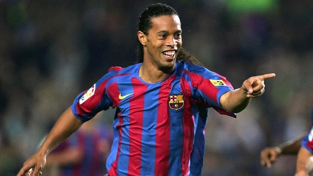 Ronaldinho chiếm trọn tình cảm của người hâm mộ