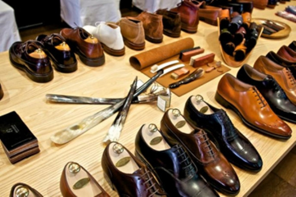 Shop giày nam tại TPHCM – Da màu Shop