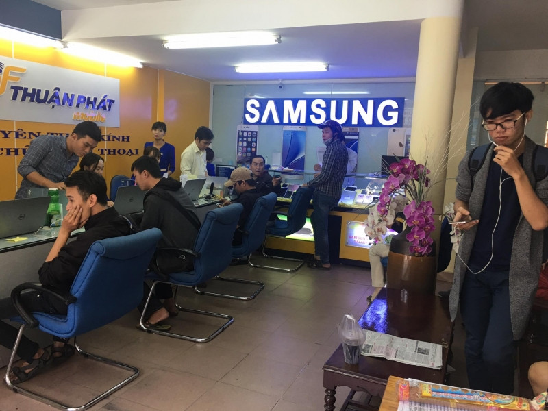 Trung tâm thay màn hình điện thoại Samsung - Thuận Phát Mobile