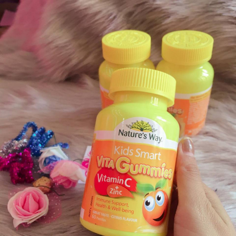 ﻿Vita Gummies Vitamin C + ZinC dành cho trẻ trên 2 tuổi, là sự kết hợp hoàn hảo giữa vitamin C và kẽm.