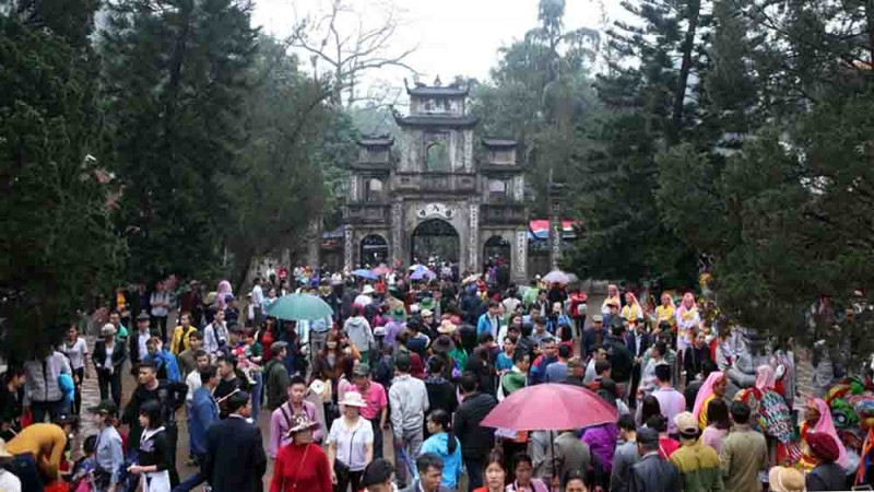 Hàng nghìn tín đồ phật tử tham gia lễ hội Chùa Hương