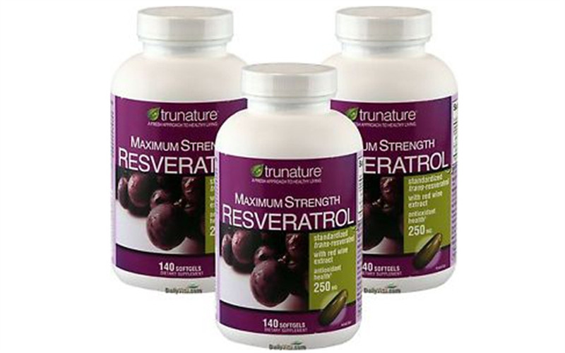 Thuốc bổ tim chiết xuất nho tươi Trunature Resveratrol Plus 250mg được chiết xuất tự nhiên từ nho tươi, chứa dưỡng chất Resveratrol có tác dụng giúp hạ đường huyết, chống oxy hoá, ngăn ngừa các gốc tự do, bảo vệ sức khoẻ tim mạch và phòng ngừa bệnh ung thư hiệu quả