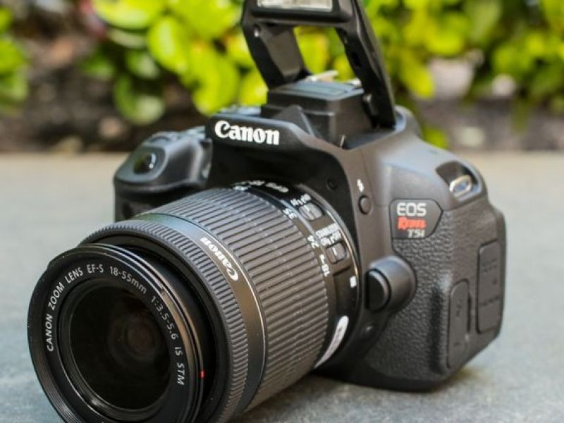 Máy ảnh Canon EOS Rebel T5i là mẫu nâng cấp của chiếc Canon T4i