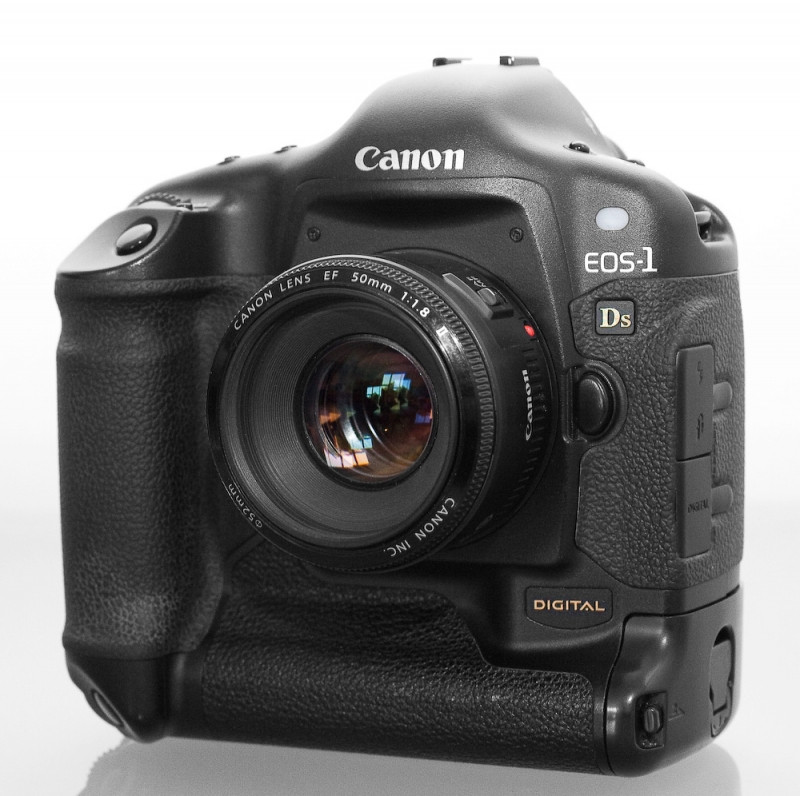Canon EOS 1Ds - máy ảnh cảm biến full frame đầu tiên
