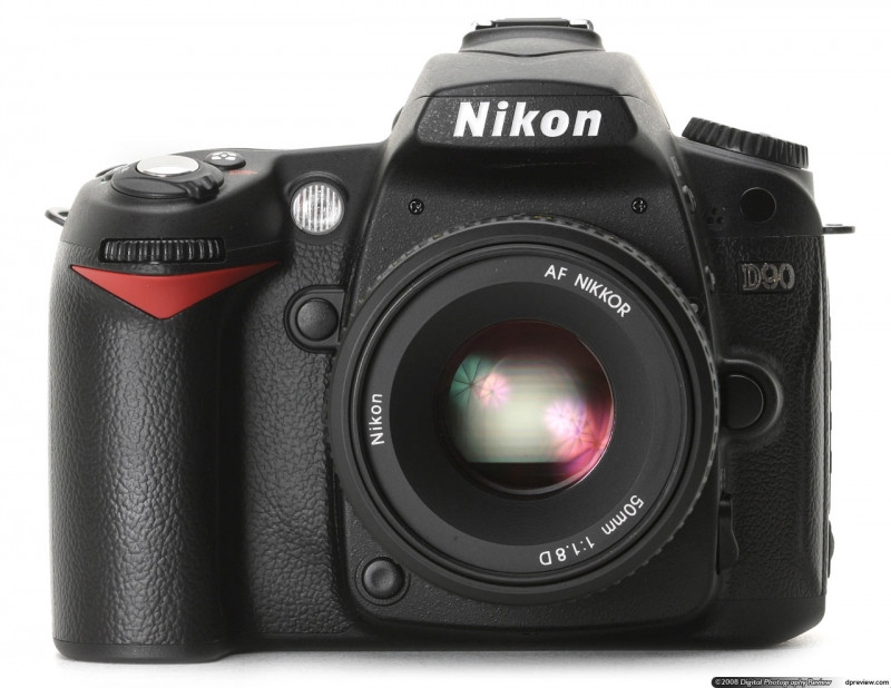 Nikon D90 - máy DSLR quay phim đầu tiên