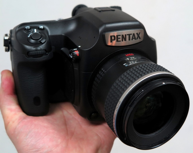 Pentax 645D - máy ảnh cao cấp nhất