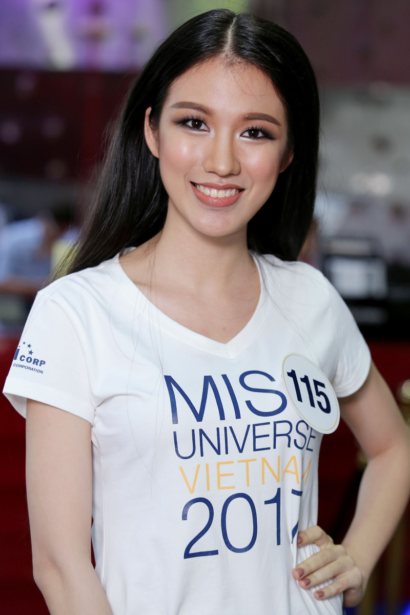 Tuyết Trang hiện là biên tập viên tiếng Anh của đài truyền hình VTV
