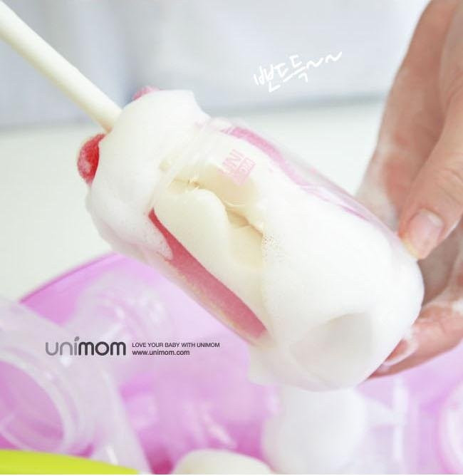 Nước rửa bình sữa Unimom 500ml giúp rửa bình sữa sạch sẽ