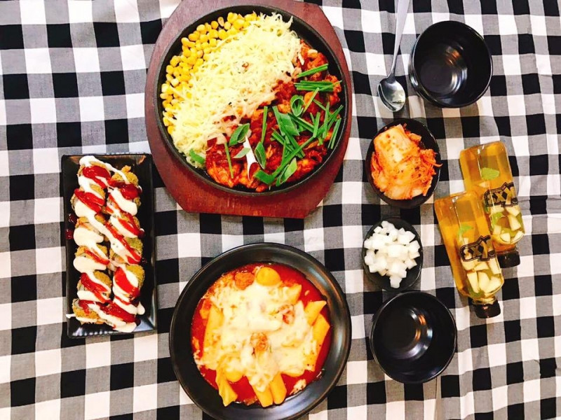 Các món ăn Hàn Quốc tại quán Cạp - Seafood rất phong phú và đa dạng