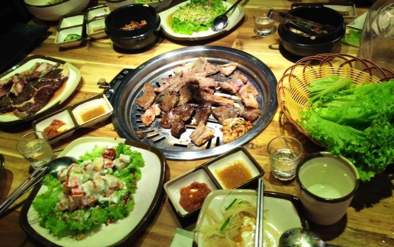 Quán Uông Bí BBQ chuyên phục vụ những món lẩu nướng theo phong cách Nhật Bản