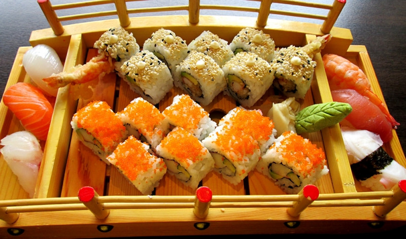 Thuyền chứa sushi